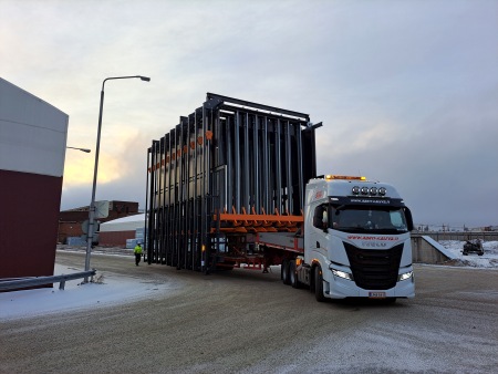Lokeroston lohkon haalaus / Hauling of box sorter block